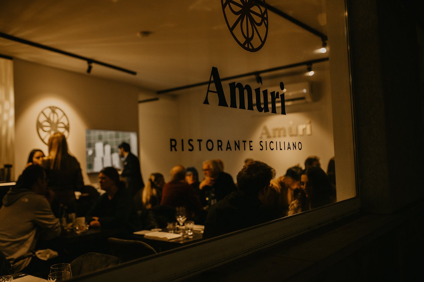Sfeer in het Siciliaans restaurant — Amùri Antwerpen